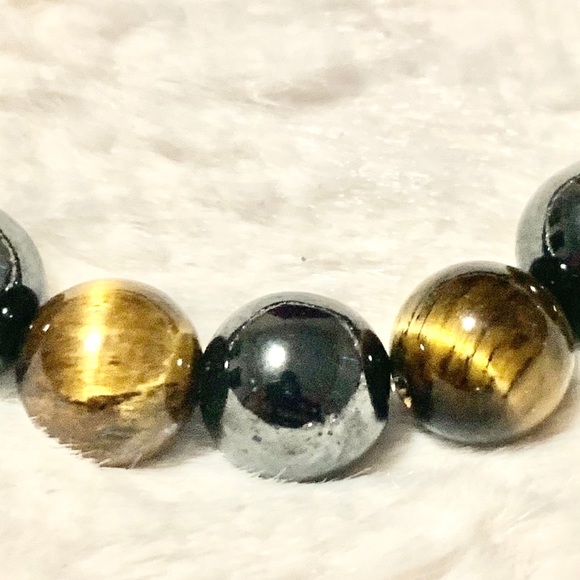 10mm Tiger Eye and Sodalite Bracelet - Picture 2 of 3